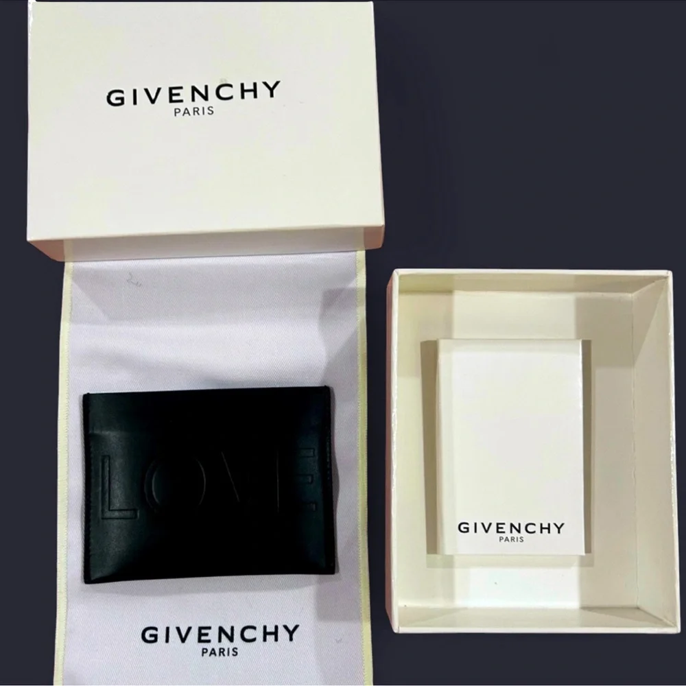 Givenchy Black Leather Card Wallet- PreLOVED + full inclusion ❣️